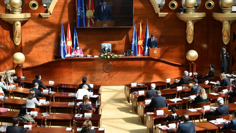 Kuvendi i Maqedonisë e miratoi rishikimin e buxhetit, 470 milionë euro për masat anti-krizë