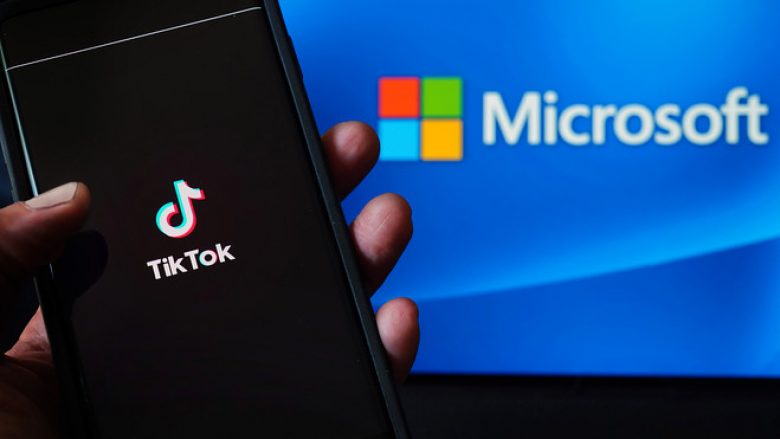 TikTok refuzon ofertën e Microsoft, në garë edhe një kompani tjetër për ta blerë atë