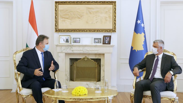 Thaçi pranoi letrat kredenciale nga ambasadori i ri hungarez, Jozsef Bencze