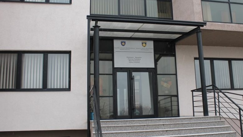 Prokuroria në Gjilan ngrit aktakuzë ndaj burrit që vrau gruan me shufër metalike në  Berivojcë të Kamenicës