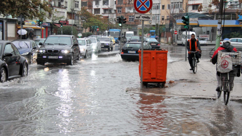 Në Shqipëri paralajmërohen përmbytje gjatë fundjavës