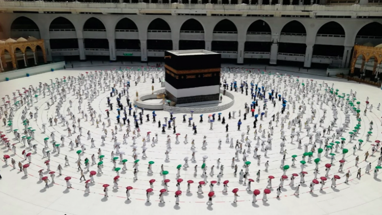 Arabia Saudite gradualisht rifillon me pelegrinazhin e Umrah – duke filluar që nga 4 tetori
