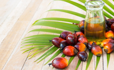 Vaji i palmës po përdoret shumë në industrinë ushqimore, por a i dini efektet anësore të tij?