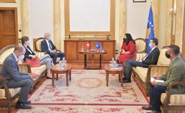 Osmani takon ambasadorin zviceran, flasin për bashkëpunimin reciprok dhe dialogun me Serbinë