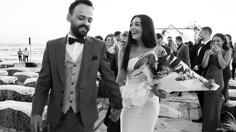 Besnik Krapi dhe Jonida Vokshi festojnë njëvjetorin e martesës