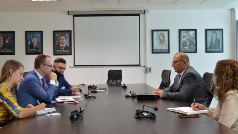 Zëvendësministri Dushi në takim me Wahl: OSBE partner i rëndësishëm i MD-së