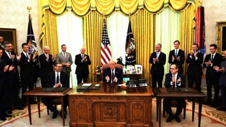Trump: Krerët e Kosovës dhe Serbisë po përqafoheshin në Zyrën Ovale, ishte e bukur ta shihje