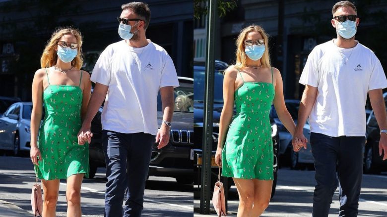 Jennifer Lawrence shfaqet mahnitës gjatë një shëtitje në Manhattan me bashkëshortin