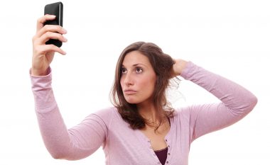 Si ndikon selfi në shëndetin mendor?