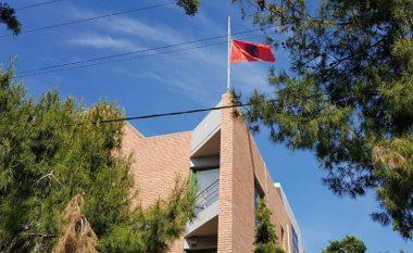Mbyllet ambasada shqiptare në Athinë, punëtori del pozitiv me COVID-19