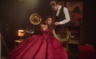 Anxhelina Hadërgjonaj publikon “trailerin” e klipit të parë në anglisht, rikthehet pas nëntë vitesh në muzikë