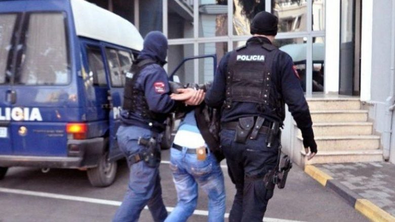 Vrau për motive të dobëta 33-vjeçarin, arrestohet 26-vjeçari në Durrës