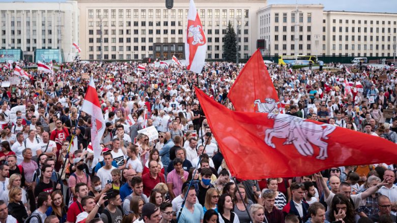 Arrestime masive në protestat në Bjellorusi - Telegrafi