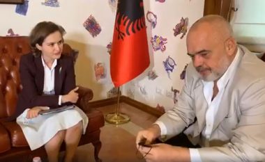 Evis Kushi ministrja e re e Arsimit në Shqipëri, largohet Besa Shahini