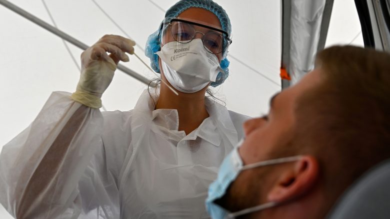 Franca vendos rekord të ri ditor të të infektuarve me COVID-19