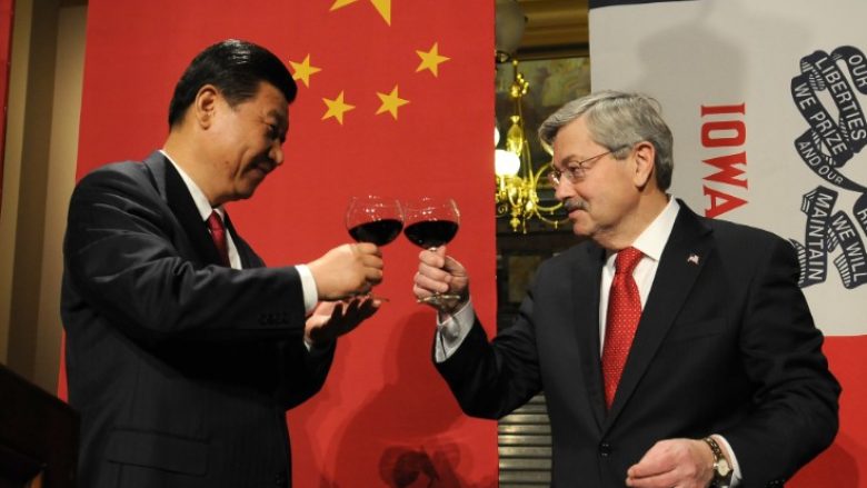 Tërhiqet ambasadori amerikan në Kinë, Pompeo nuk tregon arsyen e largimit të tij
