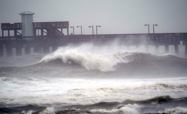 Uragani Sally mund të shkaktojë përmbytje të rrezikshme, thonë ekspertët amerikanë
