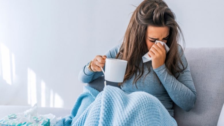 Çfarë dëme mund të pësoj trupi juaj nëse njëkohësisht sëmuret nga gripi dhe COVID-19?