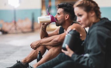 Pija plot proteina: Shtojcë e përsosur pas stërvitjes