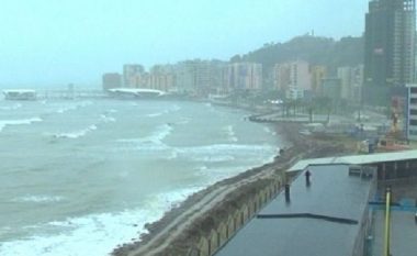 Moti i ligë pengon lundrimin në det, ndryshohet orari i nisjes nga Porti i Durrësit