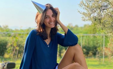 Emina Çunmulaj feston ditëlindjen e saj të 36-të