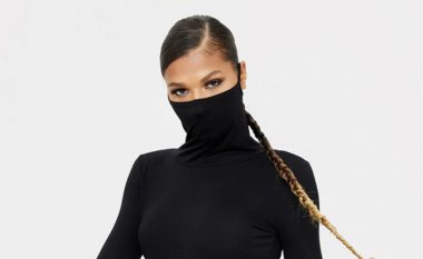 Moda e pandemisë: Ky fustan është zgjidhja e problemit për ato që e harrojnë maskën në shtëpi