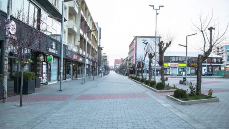 Shtetasi nga Maqedonia e Veriut shkaktoi aksident në Ferizaj dhe u largua – rrahet nga tre qytetarë