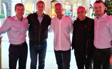 Krerët e FFK-së arrijnë në Budapest, takohen me Thierry Favre