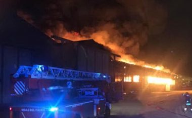Zjarr dhe shpërthime në një port në Itali – mbyllen shkollat dhe parqet përreth, banorëve iu kërkua mbajtja mbyllur e dritareve