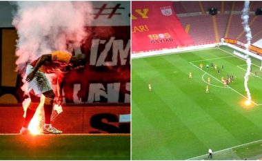 Nuk ishin prezentë në stadium – por tifozët e Galatasarayt ia dolën të gjuanin fishekzjarrë në fushë gjatë derbit ndaj Fenerbahces