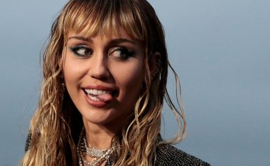 “Truri im nuk po funksiononte si duhet”, Miley Cyrus zbulon se si dieta vegane ndikoi në shëndetin e saj