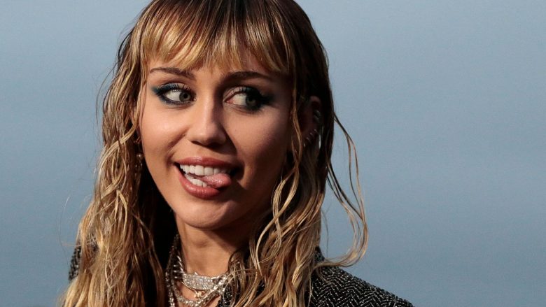“Truri im nuk po funksiononte si duhet”, Miley Cyrus zbulon se si dieta vegane ndikoi në shëndetin e saj
