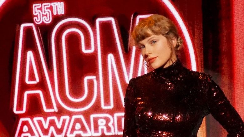 Rikthehet pas shtatë vitesh në ACM Awards, Taylor Swift vjen me një paraqitje të mahnitshme