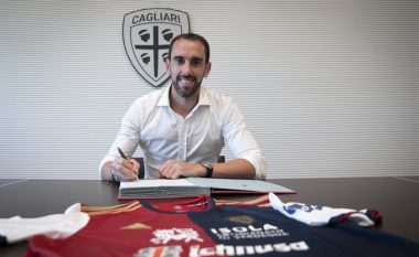 Zyrtare: Godin nënshkruan me Cagliarin