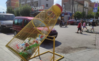 Në Gostivar vendosen koshe për grumbullimin e shisheve të plastikës dhe ambalazh kartoni