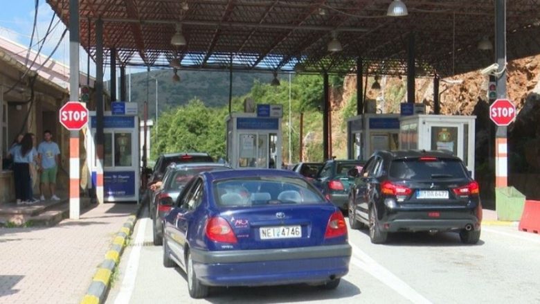 Greqia mban të mbyllur kufirin me Shqipërinë deri në 30 shtator