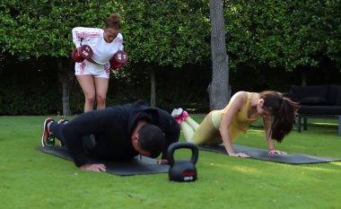 Jennifer Lopez, për muskuj të skalitur: Një stërvitje efektive 20 minutëshe është gjithçka që ju nevojitet!