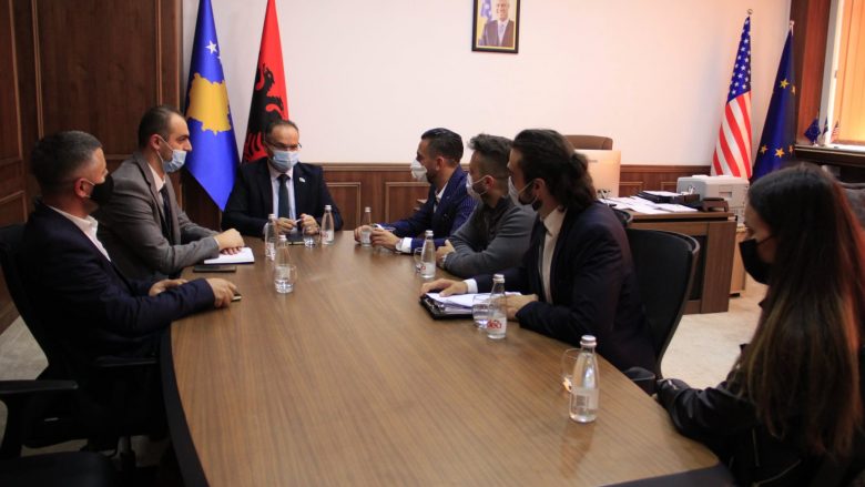 Gastronomët takojnë ministrin Krasniqi, diskutojnë për mundësinë e lehtësimit të masave