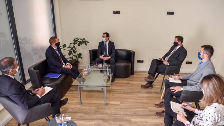 Kurti takohet me Szunyog: Kosovës i nevojitet vizion dhe lidership më i fortë i BE-së