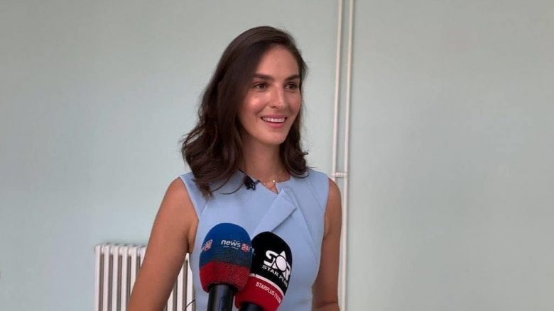 Mesazhi emocionues i Emina Çunmulajt në mbështetje të shqiptarëve për zgjedhjet në Mal të Zi: Mos harroni se gjaku nuk është ujë