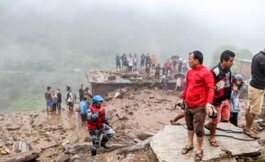 Rrëshqitje dheu në Nepal, 6 të vdekur dhe 26 të zhdukur