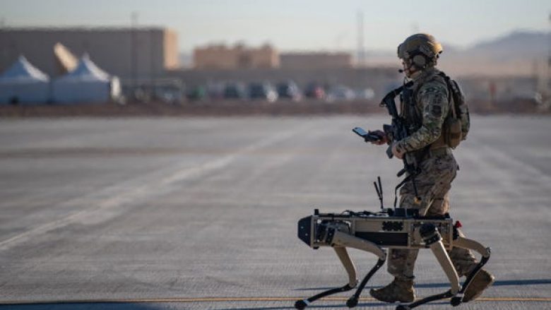 “Qentë robotë” bëhen pjesë e ushtrisë amerikane