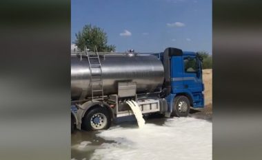 Komuna e Rahovecit përkrahë bujqit që derdhën qumështin në shenjë proteste