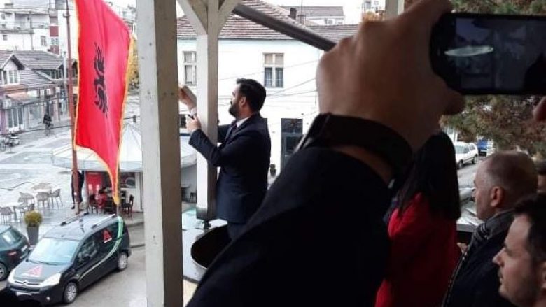 Përdori flamurin kombëtar, Gjykata e Bujanocit ngre padi për Ragmi Mustafën