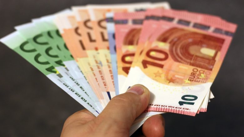 Mërgata për tetë muaj dërgoi 750 milionë euro në Kosovë, mbi 140 milionë më shumë se viti i kaluar
