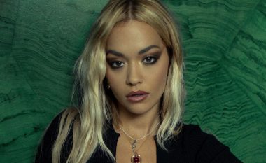 Rita Ora me veshje ekspozuese, tërheq vëmendjen e fansave