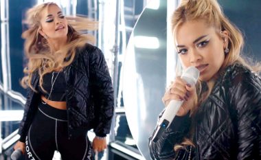 Rita Ora e mahnitshme gjatë performancës së saj në koncertin virtual të SHEIN World Fashion Show