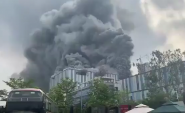 Zjarri i madh shkatërron qendrën e zhvillimit të Huawei