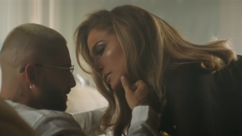 Jennifer Lopez lanson këngët “Pa Ti and Lonely” me Maluma, tërheq vëmendje me paraqitjen unike