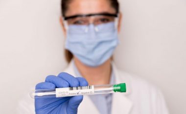 Australia po zhvillon një spërkatës të hundës që mund të zvogëlojë ndjeshëm nivelet e coronavirusit